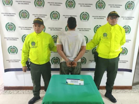 Su hermano y la madrastra también fueron capturados porte ilegal de armas de fuego y municiones
