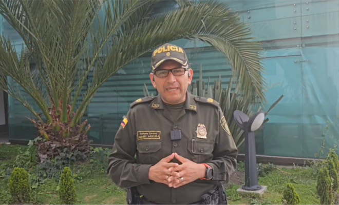 En el marco del nuevo modelo del servicio de Policía; orientado a las  personas y los territorios, que articula el trabajo de nuestros hombres y mujeres, de las  diferentes especialidades de la institución, permitió la captura de 43 personas por  diferentes delitos, 37 de ellas en flagrancia y 6 por orden judicial. También se incautaron  2 armas de fuego, se recuperó un vehículo que había sido hurtado, y la incautación de  645.000 dosis de estupefaciente.