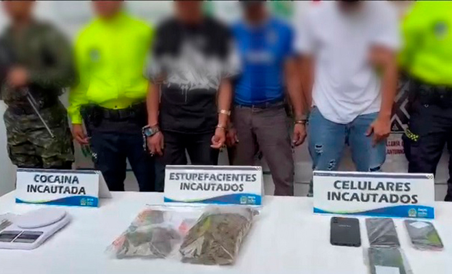 Incautación de 470 gramos de estupefacientes (Marihuana y Bazuco) dosificados para el expendio, 10 equipos móviles que serán sometidos a extracción de datos para identificar más nexos criminales, dinero en efectivo y 33 tiquetes de consignación a través de plataformas virtuales