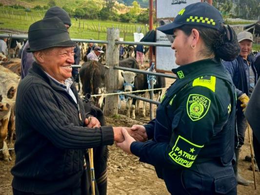 En Pasto la Policía Nacional refuerza vínculos con comunidad rural en Jongovito