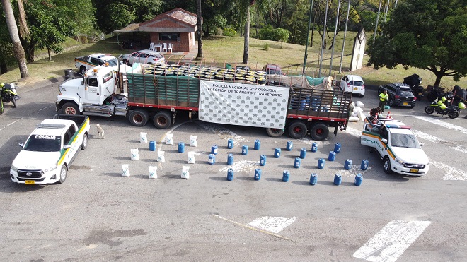 En total se incautaron 6.880 galones de insumos líquidos y 500 kilos se insumos sólidos