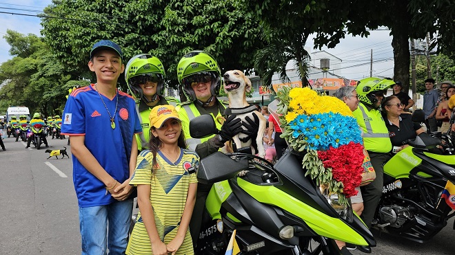 Engalanada participación de La Policía del Meta en el desfile del 20 de julio