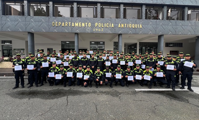La Policía Nacional clausuró en Medellín el Seminario Básico de Seguridad y Protección a Personas