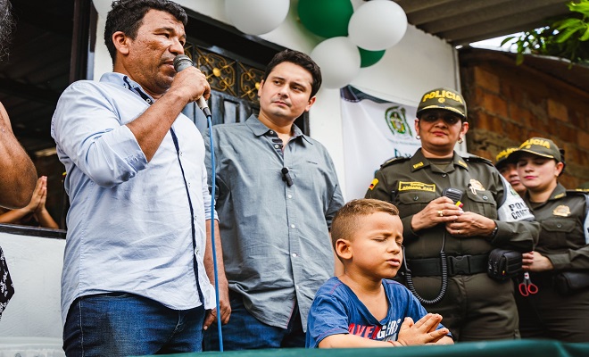 La Policía Nacional a través de la Policía Comunitaria hace entrega de una vivienda a una ciudadana.