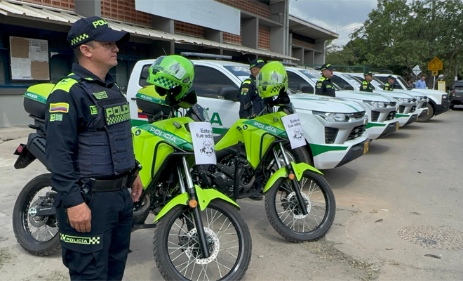 La Gobernación entrega parque automotor a la Policía Nacional