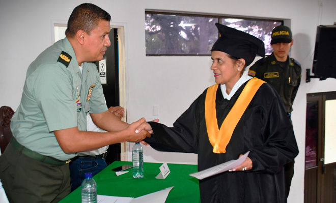 Entrega diploma ESBOL