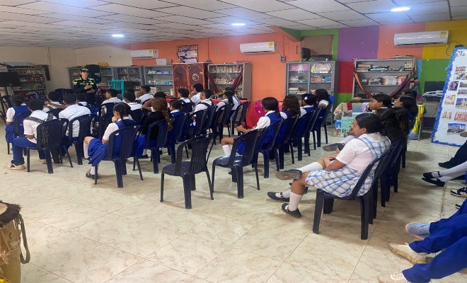 Es importante que hablen con ellos sobre los riesgos en línea 