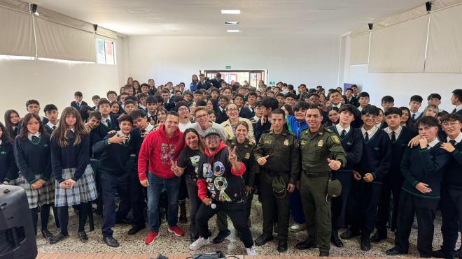 Stand 'JuiocioS.O.S' llega a los colegios de la Polic&iacute;a en Bogot&aacute;
