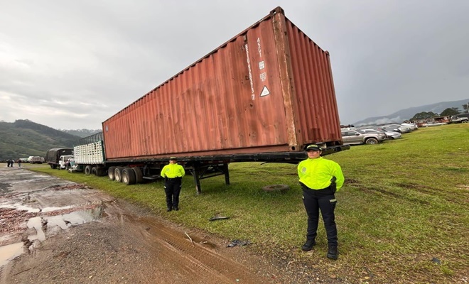 Dos semirremolques eran empleados para el transporte de sustancias estupefacientes, utilizando la modalidad de ocultamiento.