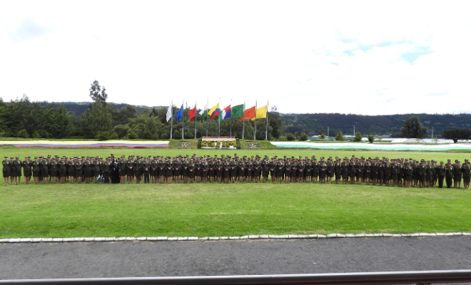 Foto del personal con la señora Brigadier General Olga Salazar 