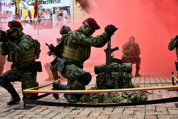 Homenaje en memoria de los valientes militares y policías que han partido