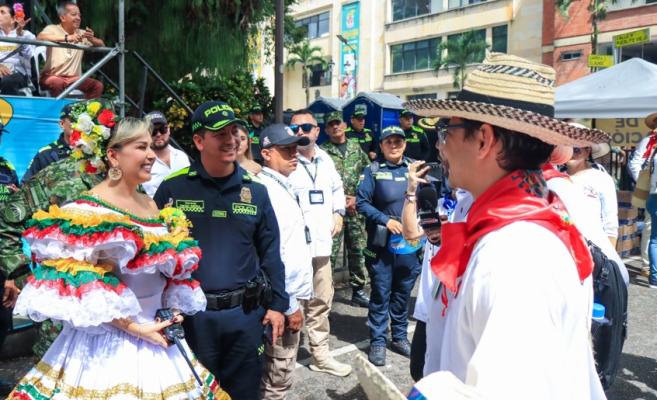 Inicio del desfile de San Pedro en el Festival Folclórico de Colombia versión 51