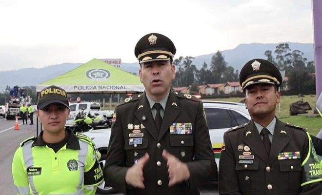La Dirección de Tránsito y Transporte de la Policía Nacional en el Marco del Plan Navidad “Familias Felices”, en articulación con el Ministerio de Transporte se desplegará, Corredores Viales Seguros, priorizando 15 áreas de prevención y control, las cuales tienen el objetivo de desarrollar campañas preventivas, controles operativos y monitoreo permanente de la movilidad, que permitan a todas las familias de Colombia poder viajar por todo el territorio departamental. 