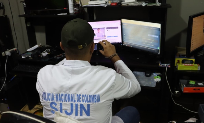 ’Los Burke’ utilizaban costosos softwares para vulnerar los sistemas de seguridad de celulares y computadores hurtados. 