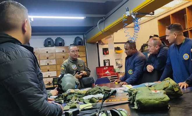 Los tripulantes del avión ambulancia realizaron una capacitación en traslados aeromédicos