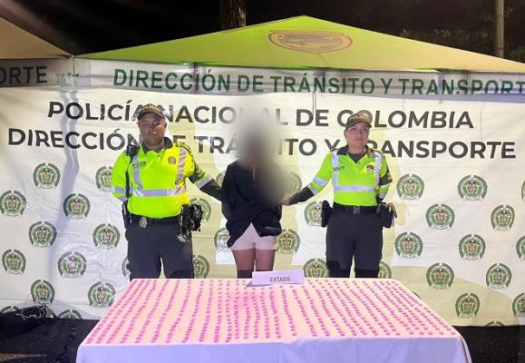 Mujer adolescente que transportaba más de 630 dosis de éxtasis, fue aprehendida en operativo de la Policía