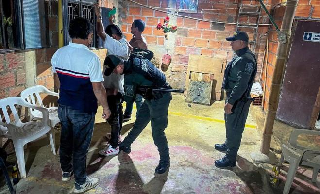 Ofensiva de la Policía contra la intolerancia en el barrio la gaviota, a través de actividades de registro y control. 