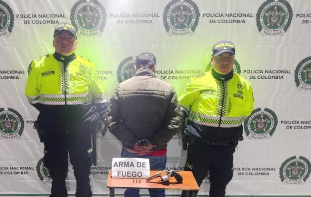 En un operativo de control y prevención, uniformados del cuadrante 07 logran la captura de un individuo que portaba un arma de fuego 