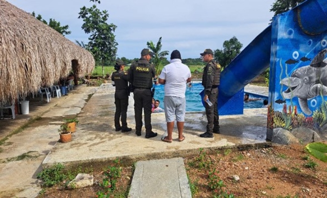 Uniformados haciendo control a establecimientos recreacionales 