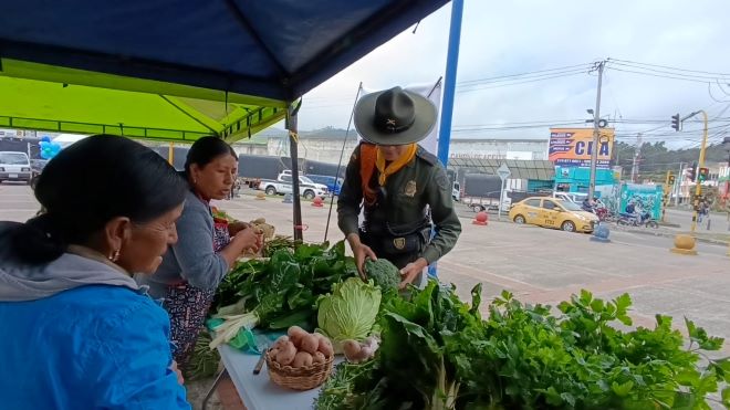 Carabineros y UNIPEP acompañó con entusiasmo la 2da Feria de  Emprendimiento, Mercado Campesino y Oferta de Servicios Institucionales