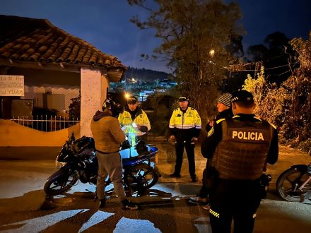 Se realizan registros y patrullajes en puntos estratégicos con el apoyo de distintas especialidades policiales