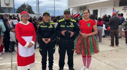Con juegos, música y mensajes de prevención, la Policía promueve una navidad segura