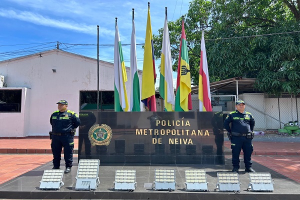 Recuperación de siete (07) reflectores de alumbrado público que habían sido reportados como hurtados en la ciudad de Neiva.