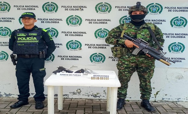 Polic&iacute;a Nacional y Ej&eacute;rcito hallan dentro de un costal una pistola, un rev&oacute;lver y radio port&aacute;til de comunicaci&oacute;n