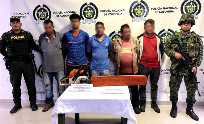 Policía Nacional, captura a cinco personas talando árboles ilegalmente en zona rural de Becerril