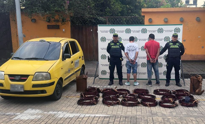 Se movilizaban en un vehículo taxi, algo inusual en este sector, lo que llamó la atención de las autoridades.