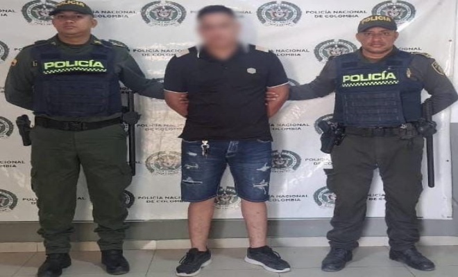 En un operativo realizado por la Policía Nacional logró la captura en flagrancia de un hombre presuntamente acusado del delito de lesiones personales en la invasión Nueva Esperanza, en el municipio de Bosconia, Cesar.  El coronel Eduardo Chamorro Pinzón, comandante del Departamento de Policía Cesar, informó que la captura se logró luego de que uniformados fueran alertados sobre una riña con arma blanca en el barrio Villa Estadio.  “Al llegar al lugar, varios ciudadanos señalaron a un hombre que vestía jean 