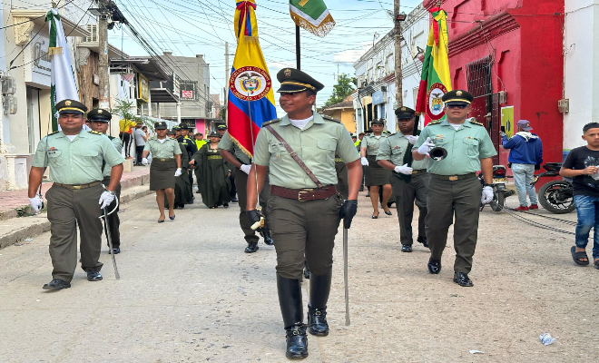 Cada uniforme, impecable y reluciente bajo el sol caribeño, cuenta una historia de valentía, sacrificio y compromiso