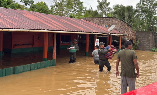 Vievienda inundada por desbordamiento del río