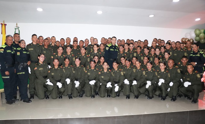 Auxiliares de policía quienes juraron bandera en Montería