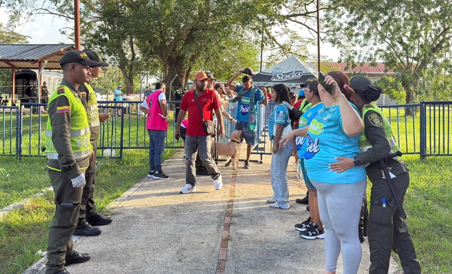 Policía garantizando seguridad