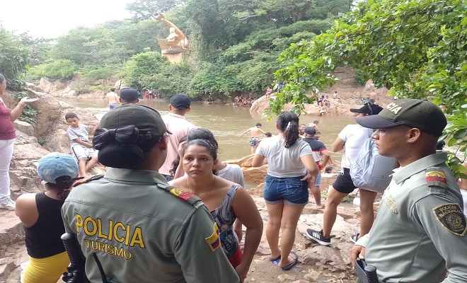 Policías de Protección al Turismo y de Infancia y Adolescencia lideran campaña de prevención en el balneario hurtado ante posibles desastres y riesgos de inundación