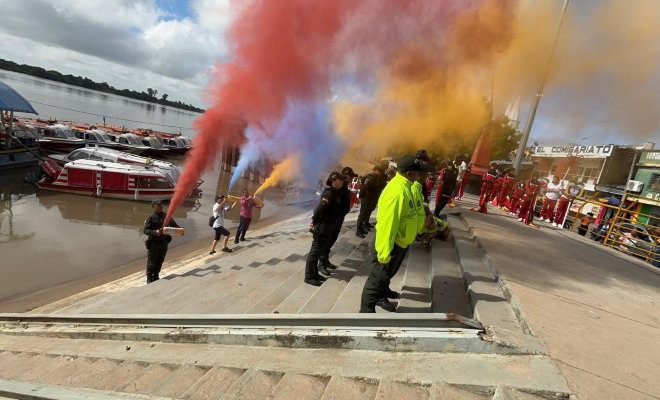 ¡Que viva Colombia, y qué viva nuestra Policía! 