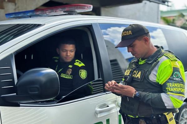 La documentaci&oacute;n debe portarla y no vencida