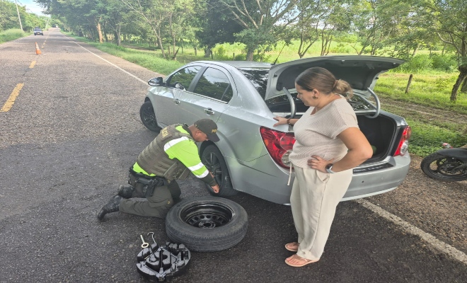 Sin dudarlo, el patrullero se convirtió en un ángel de la guarda para María 