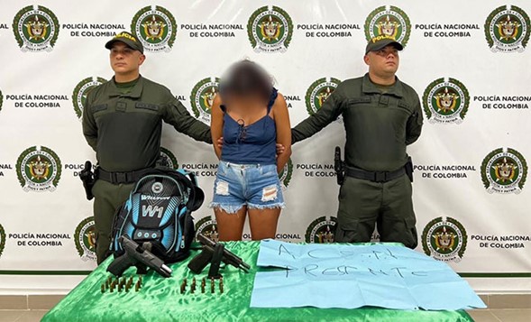 Una mujer fue capturada con dos armas de fuego ilegales