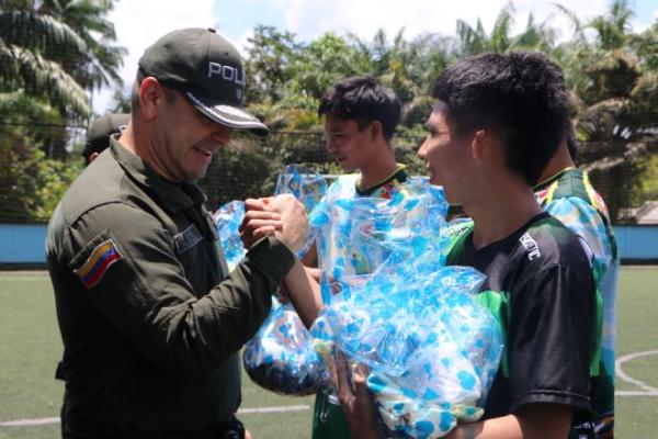Polic&iacute;a Nacional y comunidad promueven la sana convivencia a trav&eacute;s del f&uacute;tbol en Mit&uacute;