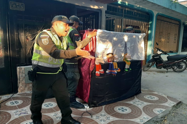 Actividad comunitaria títeres para educar 