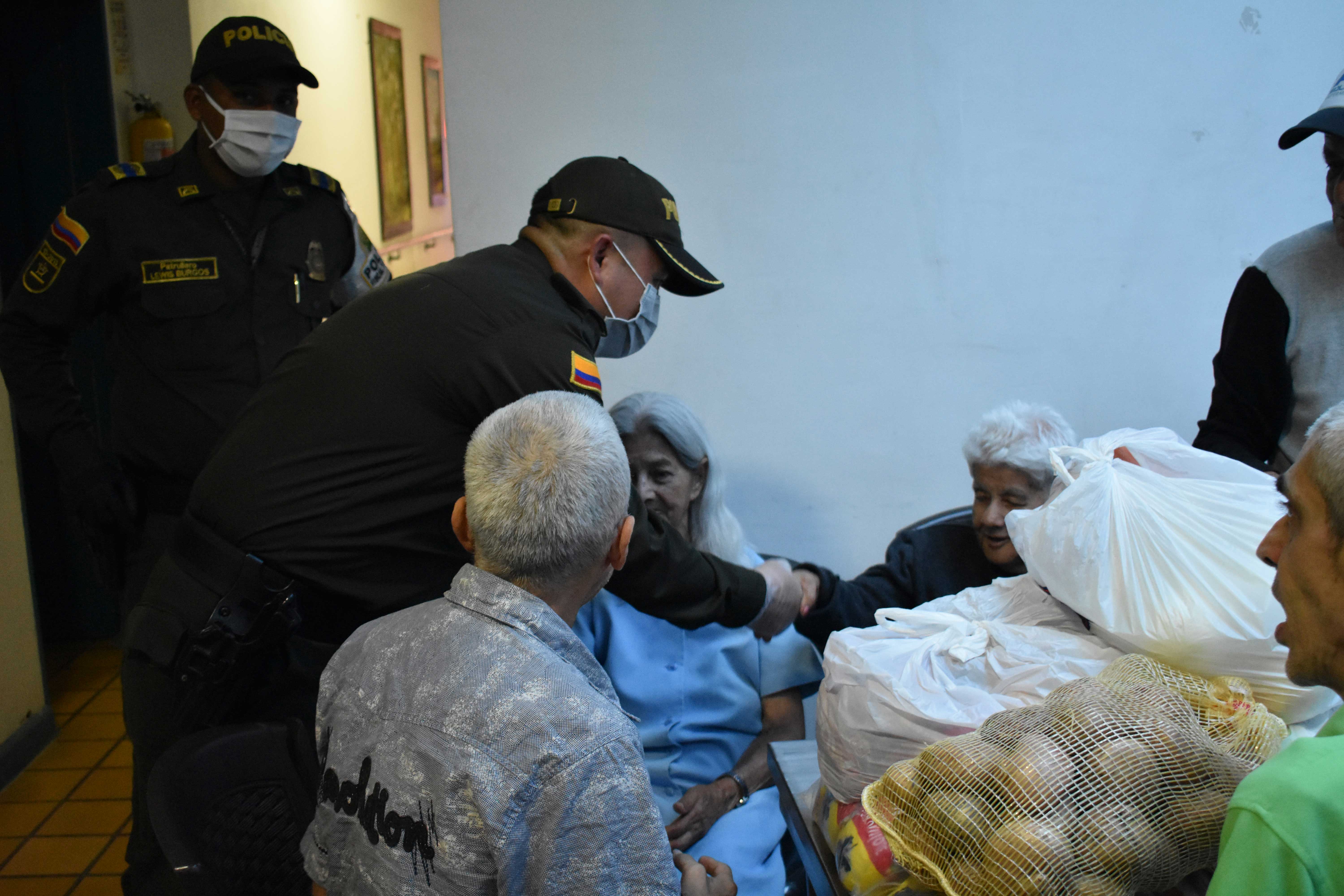 actividad prevención abuelos Medellín POLFA 
