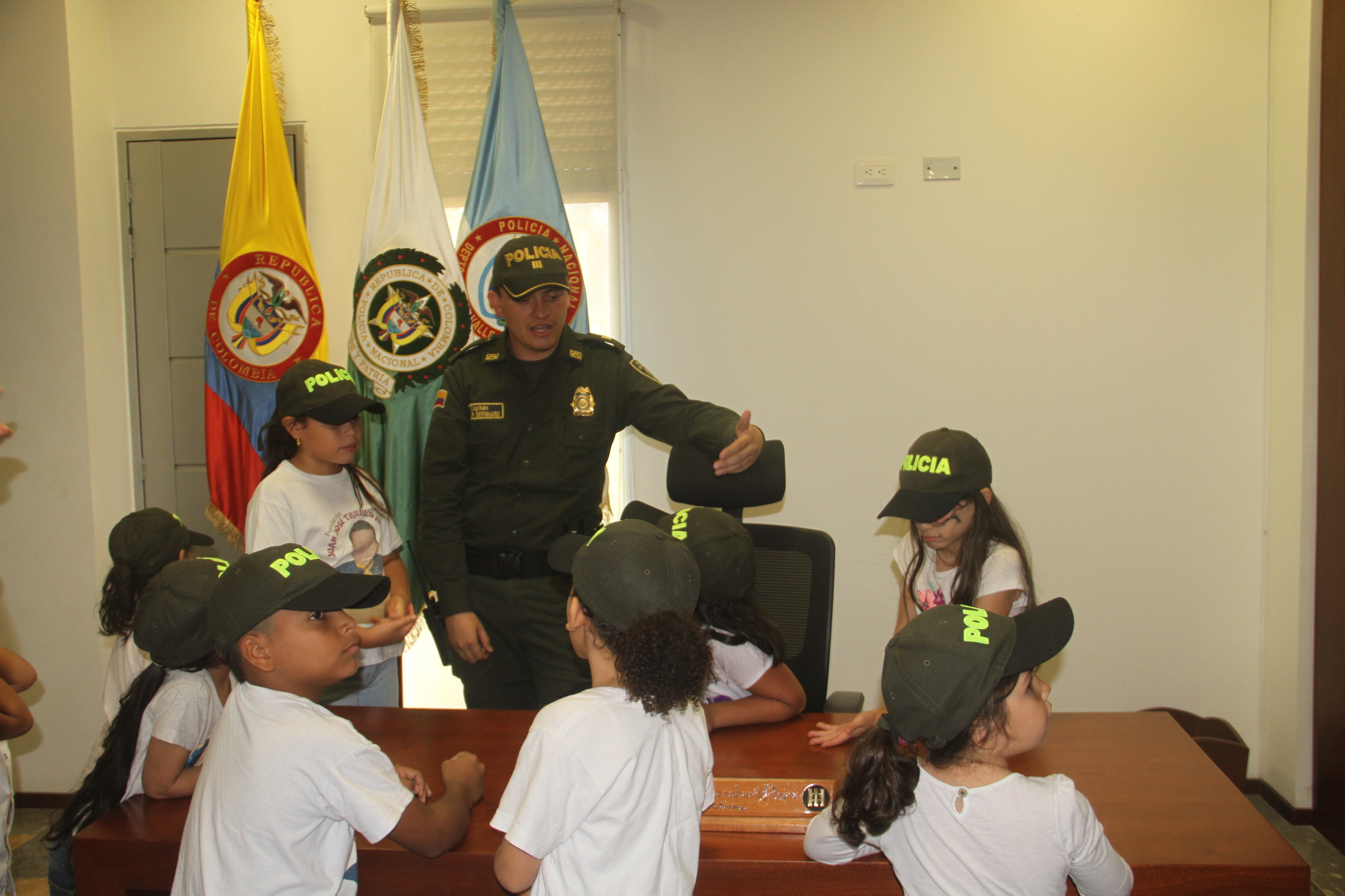 Felicidad-para-niños-en-Yumbo