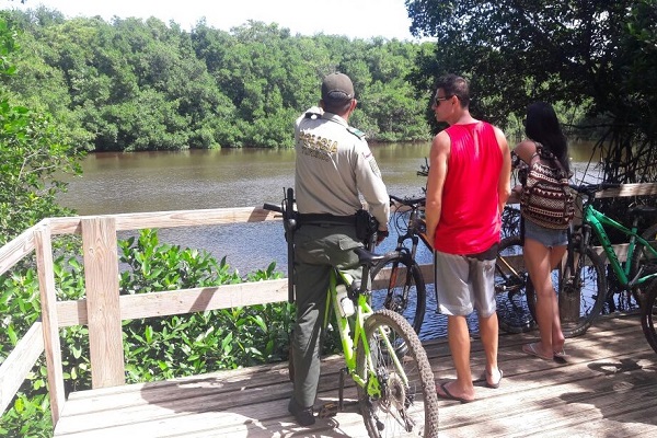 Recomendaciones de seguridad dirigidas a turistas que visitan el manglar Old Point
