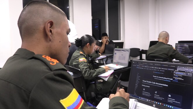 Estudiantes de la ESAGU en clase de análisis de Datos.