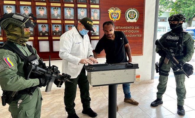 La captura de Alias ​​'El Negro' refuerza la seguridad en Antioquia y la lucha contra el crimen organizado.