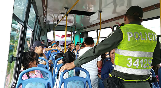 La Policía Nacional-le-brindó-un día especial-y-divertido-a-40-niños y niñas-de-Vista Hermosa