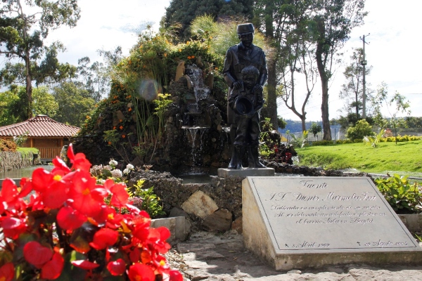 71 años de formar policías integrales al servicio de los colombianos