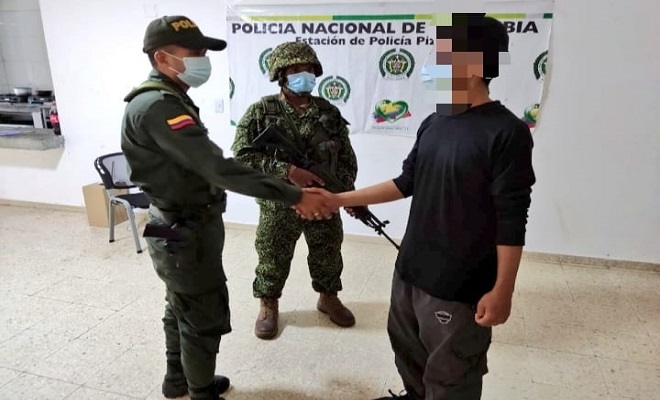 Ante la policía se entregó voluntariamente un integrante del clan del golfo  